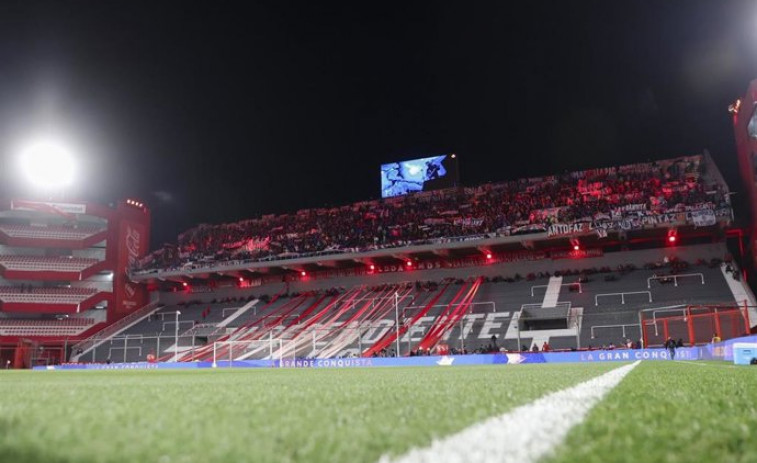 Vídeo: Terror en un campo de fútbol, los aficionados de Independiente convierten el partido en una tragedia