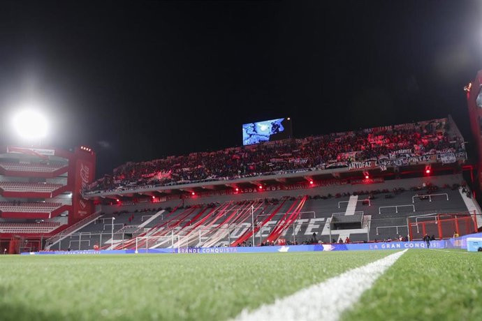 Vídeo: Terror en un campo de fútbol, los aficionados de Independiente convierten el partido en una tragedia