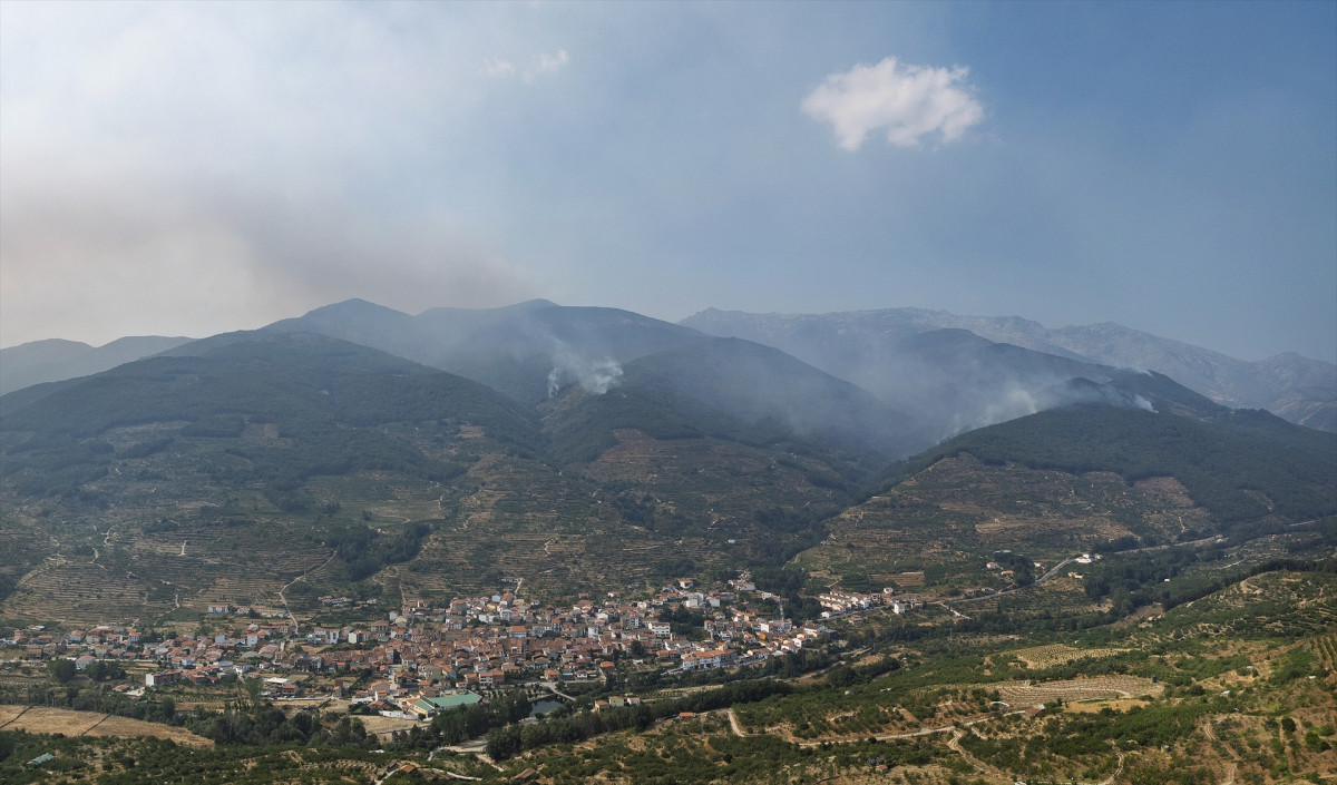EuropaPress 6909318 vista incendio 20 agosto 2025 jerte caceres extremadura espana viento