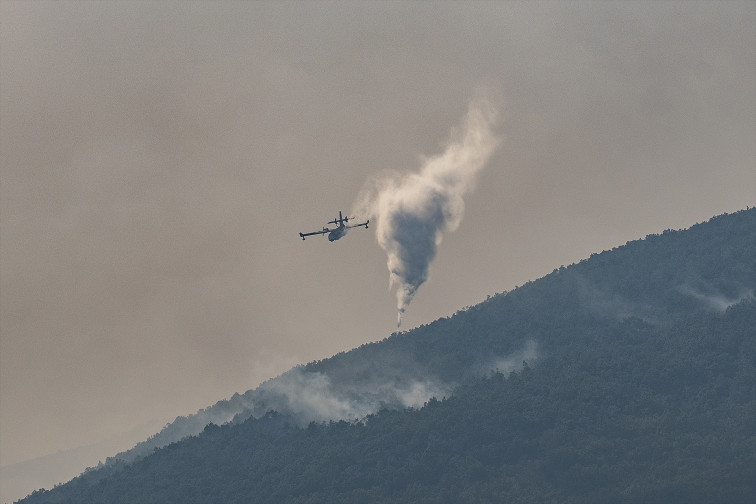 Ayuda internacional: Grecia y Rumanía envían equipos terrestres a España para frenar los incendios