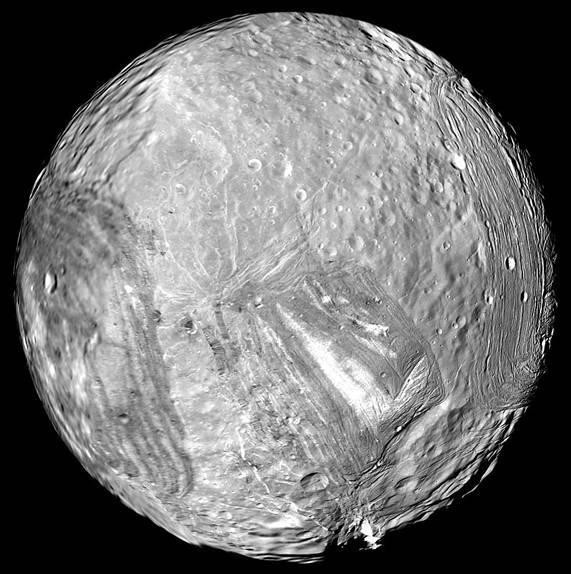 Astrónomos detectan una luna invisible que se mantuvo oculta durante décadas