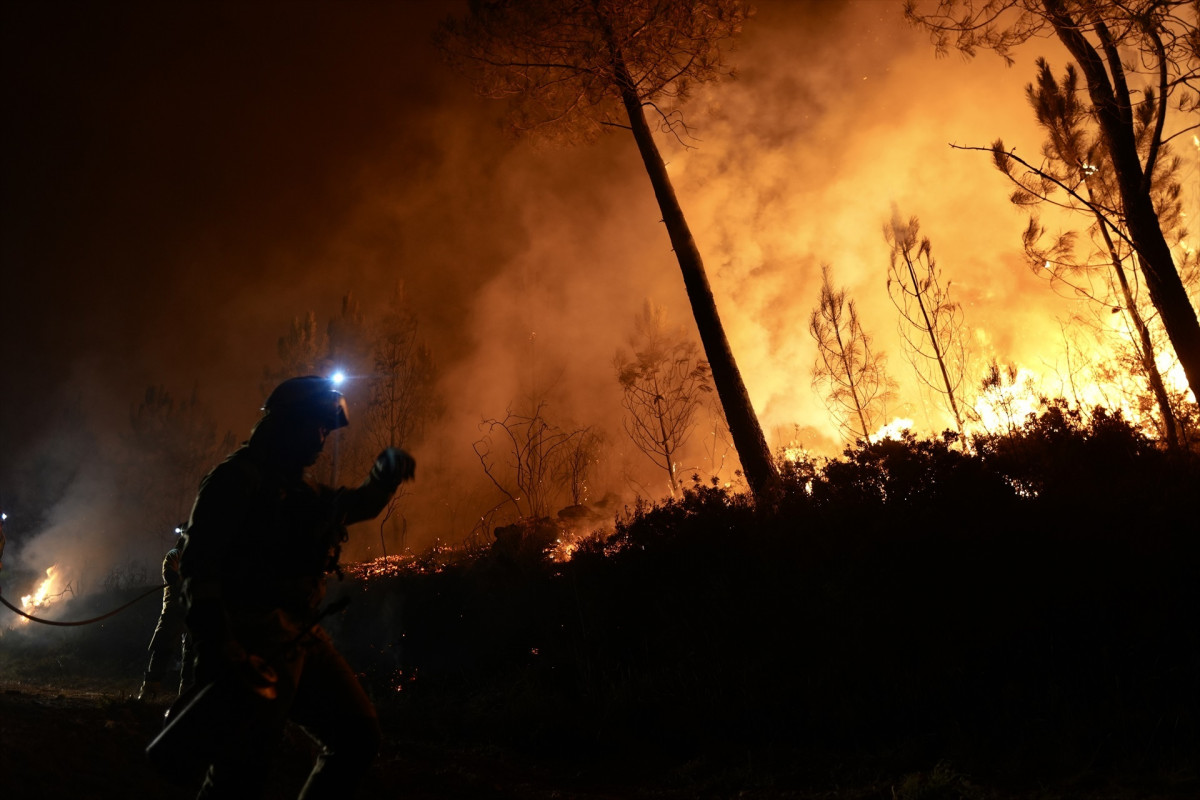 EuropaPress 6910850 vista fuego miradoiro do alto da picota 22 agosto 2025 os peares ourense