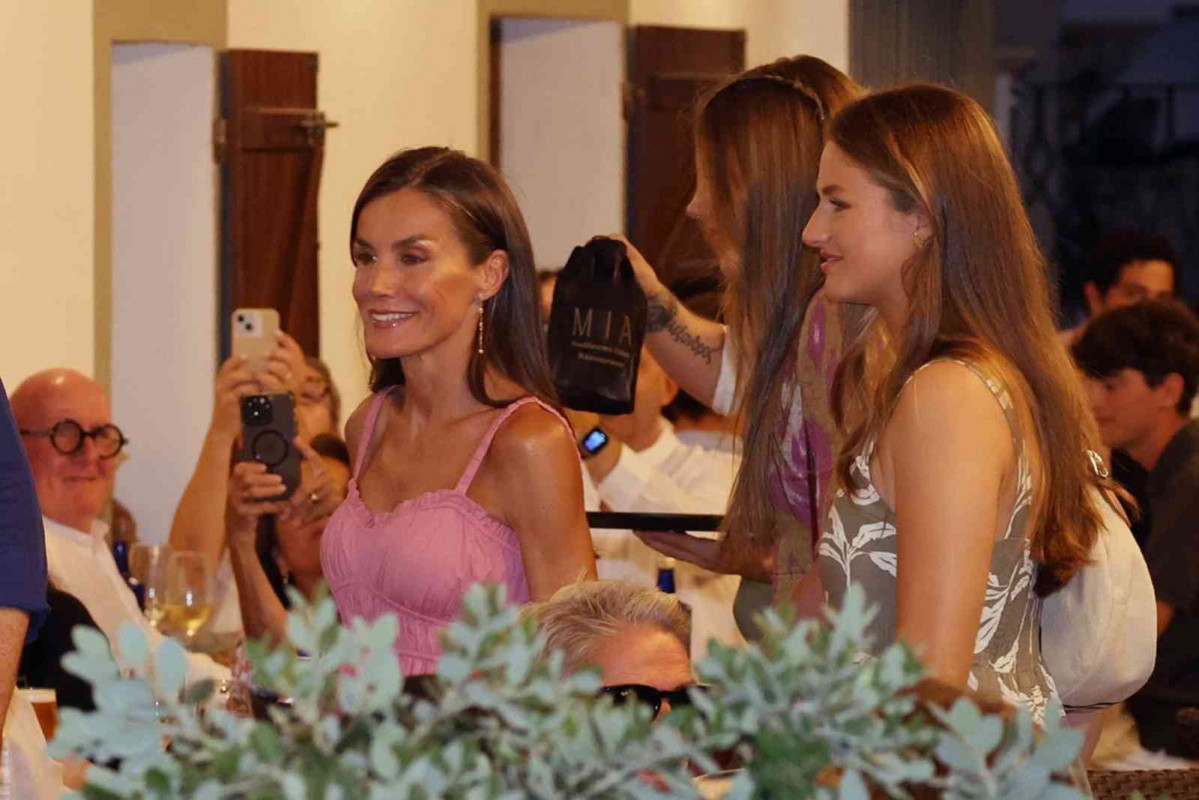 La Princesa Letizia con sus dos hijas, Sofía y Leonor