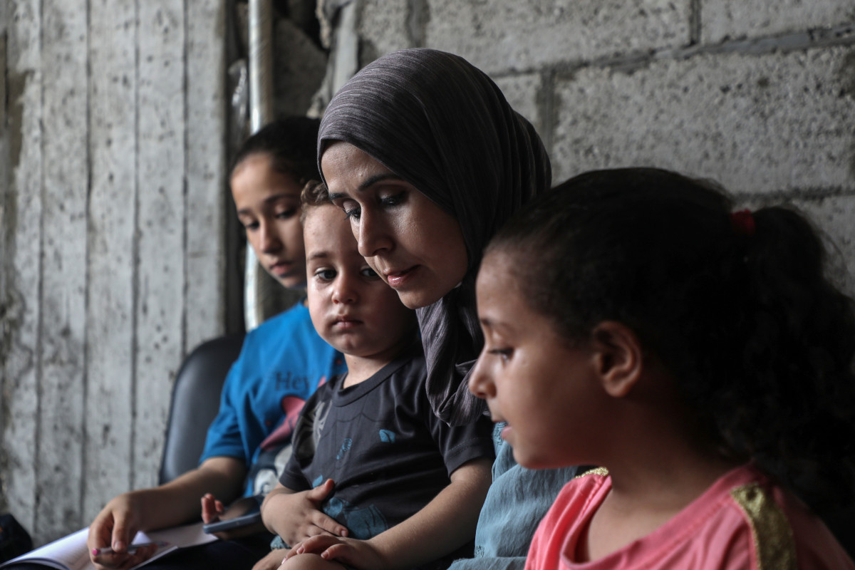 EuropaPress 6911511 gaza aug 19 2025    palestinian woman reham said is seen with her children