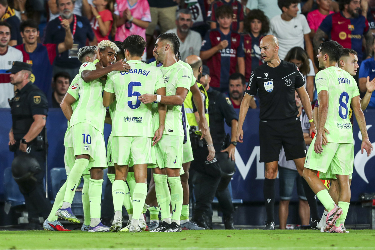 EuropaPress 6913557 lamine yamal of fc barcelona celebrates goal with teammates during the