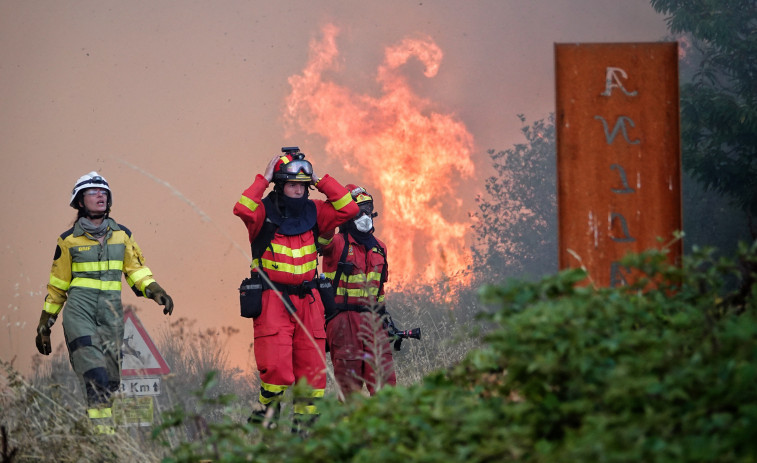 Los incendios dejan este domingo casi 300 evacuados en diferentes puntos de la provincia de León