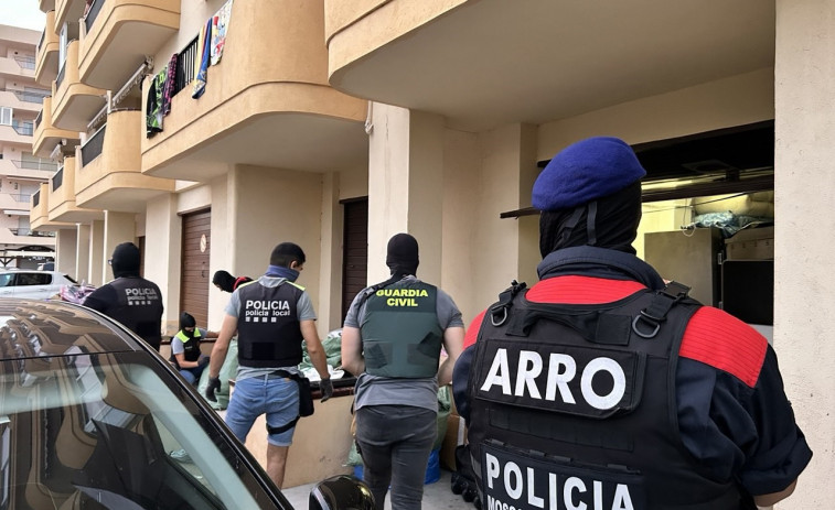 El ‘top manta’, en el punto de mira: 250 agentes desplegados en Roses