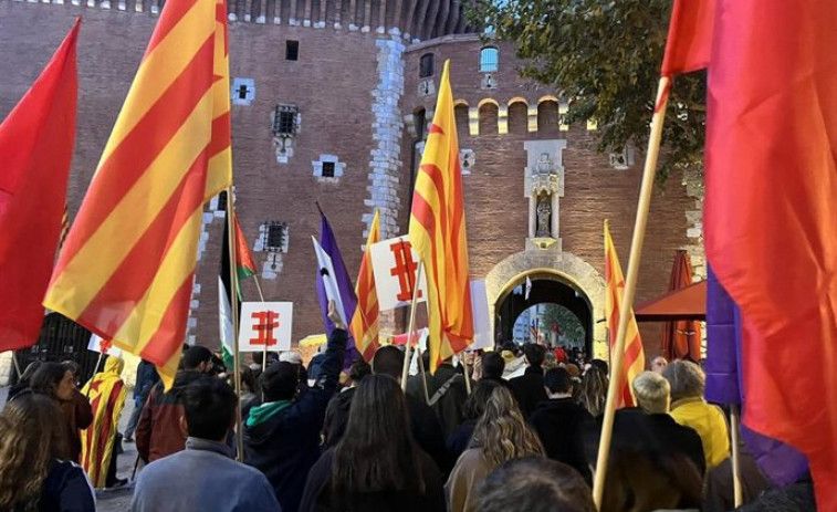 El catalán genera conflicto en Francia: Catalunya Nord pide su oficialidad