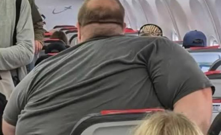 Adiós al asiento gratuito: aerolínea cobrará a viajeros de talla grande por un extra