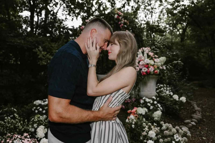 Boda a la vista: Taylor Swift y Travis Kelce anuncian su compromiso con una romántica pedida