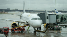 Las tormentas paralizan el Aeropuerto del Prat: primeros retrasos y vuelos cancelados