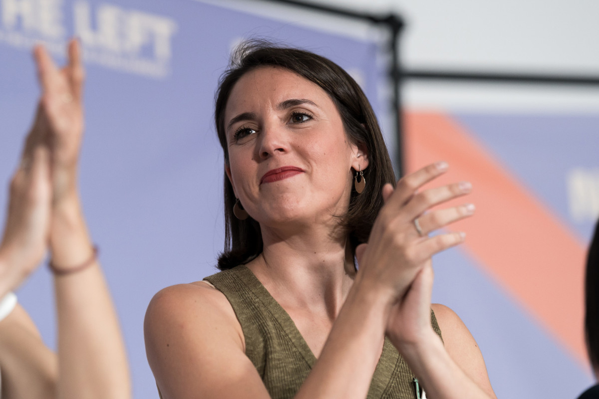 Archivo - La eurodiputada de Podemos Irene Montero, durante el acto ‘A la guerra, que vayan ellos’ organizado por Podemos y el grupo The Left en el Parlamento Europeo, en el Espacio Próxima Estac