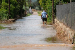 Guía para actuar ante fuertes lluvias e inundaciones en el Baix Llobregat: qué hacer en cualquier caso