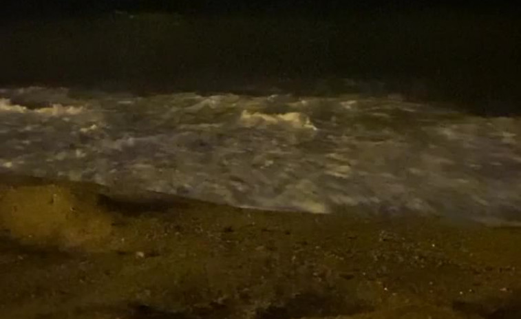 VIDEO | 58 playas de Catalunya con bandera roja por el fuerte oleaje
