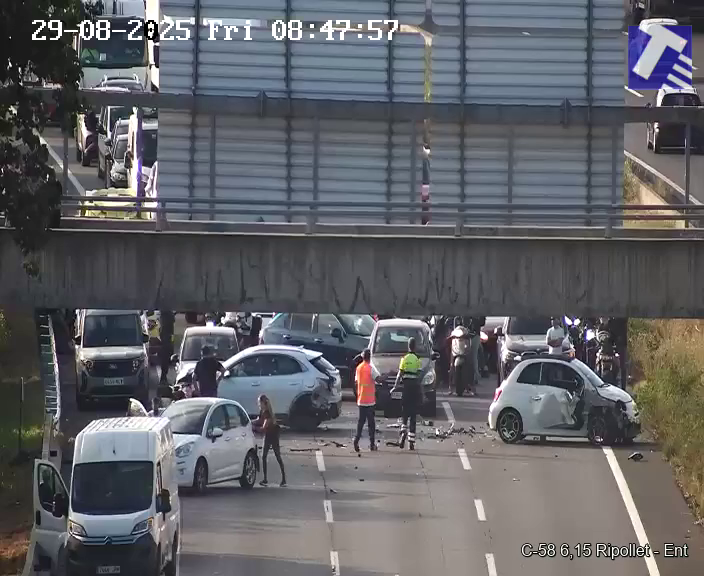 Colapso de 4km entre Ripollet y Montcada i Reixac por un accidente múltiple en la C-58