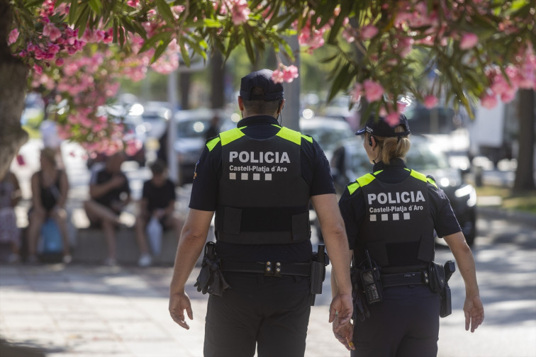 Un detenido en Platja d'Aro por arrojar una mesa contra un niño de 5 años