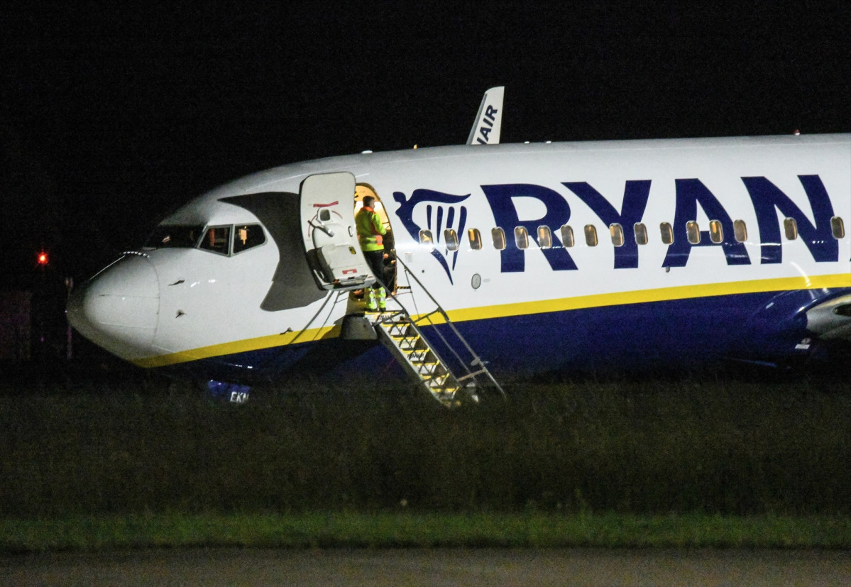 EuropaPress 6918752 04 june 2025 bavaria memmingen ryanair passenger jet stands on the apron at