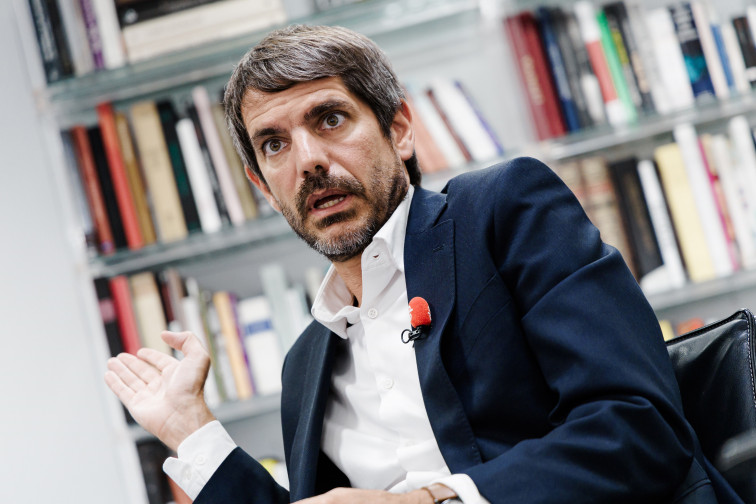 Urtasun avanza con Junts y abre la puerta a una reunión con Puigdemont para la jornada laboral