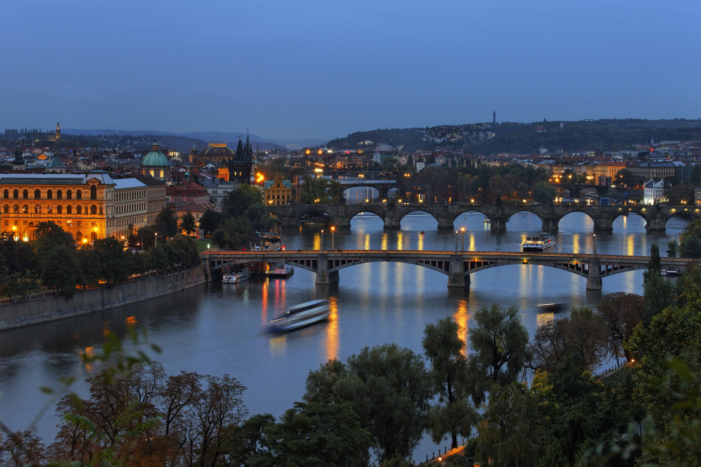 Praga de noche