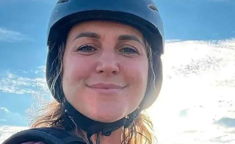 Una madre muere mientras se hacía un selfie en una torre: perdió el equilibrio y cayó 90 metros
