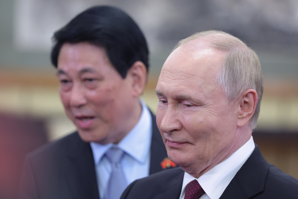 BEIJING (China), 03/09/2025.- Russian President Vladimir Putin (R) and Vietnam's President Luong Cuong attend their meeting at Diaoyutai State Guesthouse in Beijing, China, 03 September 2025. EFE/EPA/
