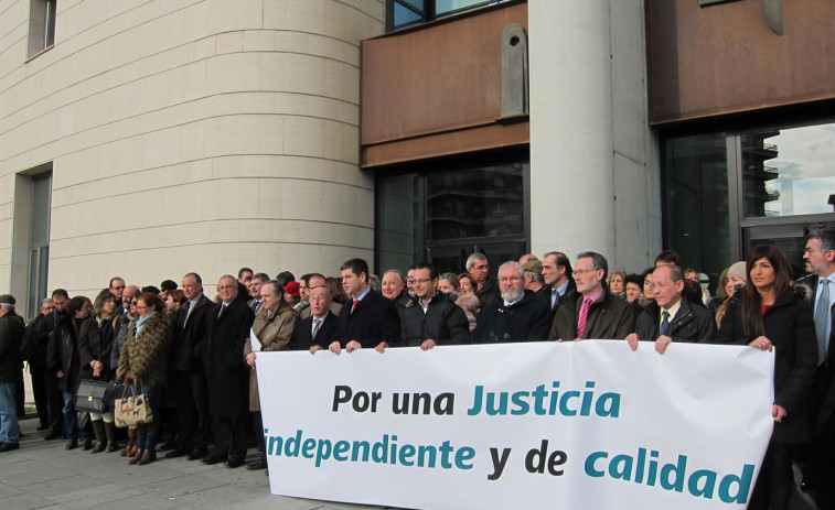 Jueces y fiscales se rebelan: piden al fiscal general que 'plante' al Rey por un caso de 