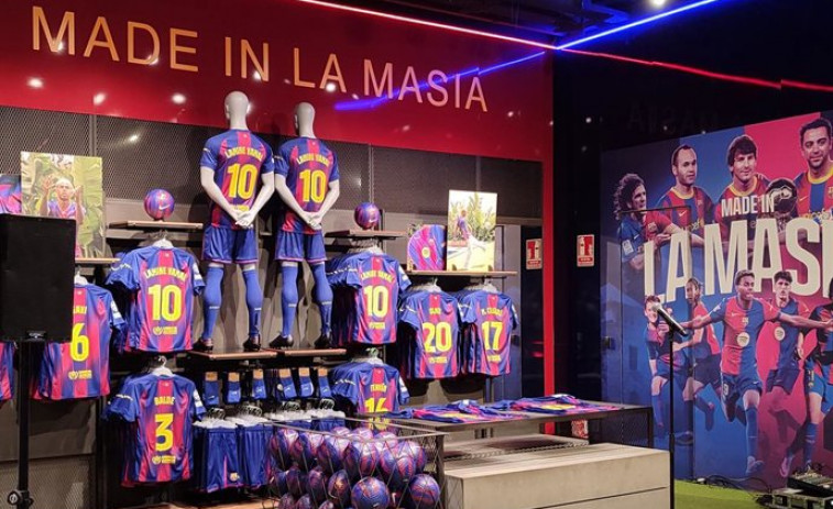 El Barça no la quiere, pero Barcelona la lleva: la camiseta rosa que nadie autorizó y lo cambió todo