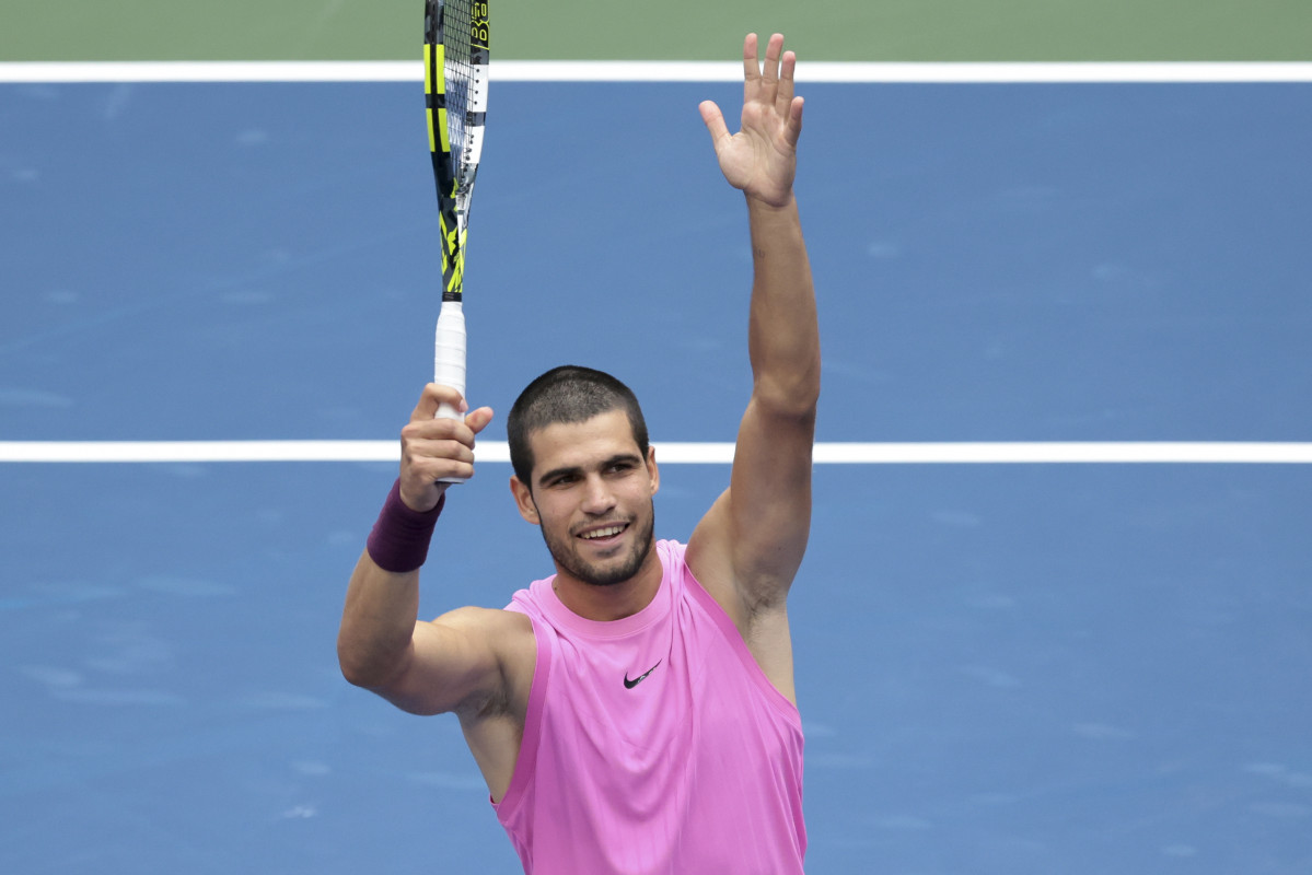 EuropaPress 6937723 carlos alcaraz of spain celebrates his semifinal victory against novak