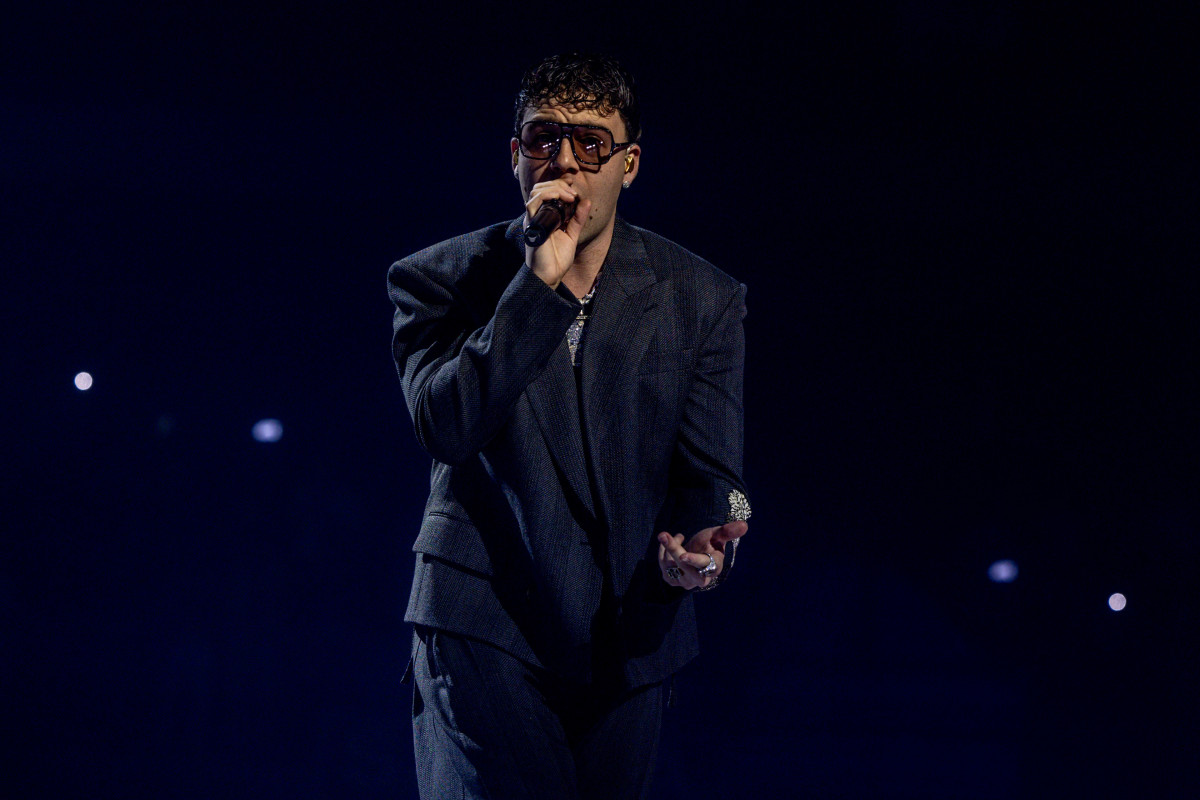 Archivo - El cantante Quevedo, durante su concierto, en el Movistar Arena, a 17 de febrero de 2025, en Madrid