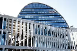 El BBVA inicia este lunes la OPA sobre el Sabadell y confirma que el dividendo extraordinario seguirá vigente