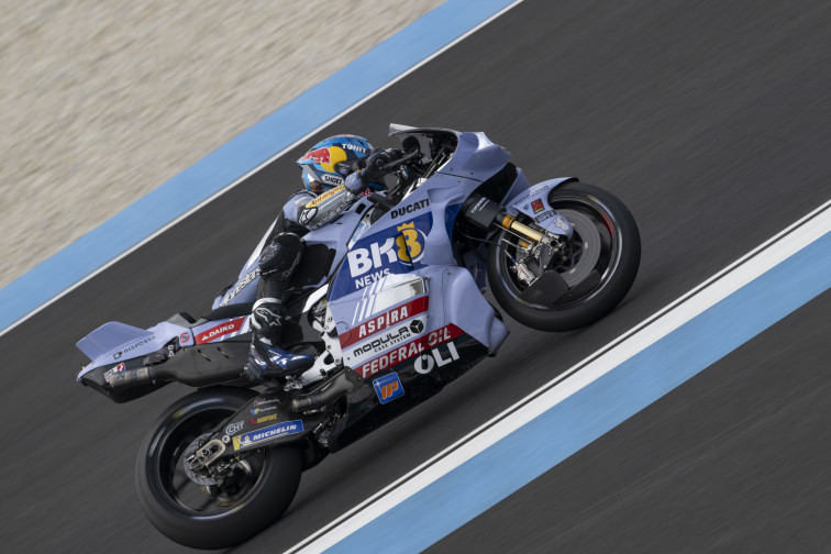 Álex Márquez sorprende en Montmeló y arrebata la gloria a Marc en un duelo histórico