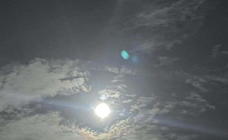 De la expectación a la decepción: la 'noche del eclipse' acaba con una oleada de memes en las redes sociales