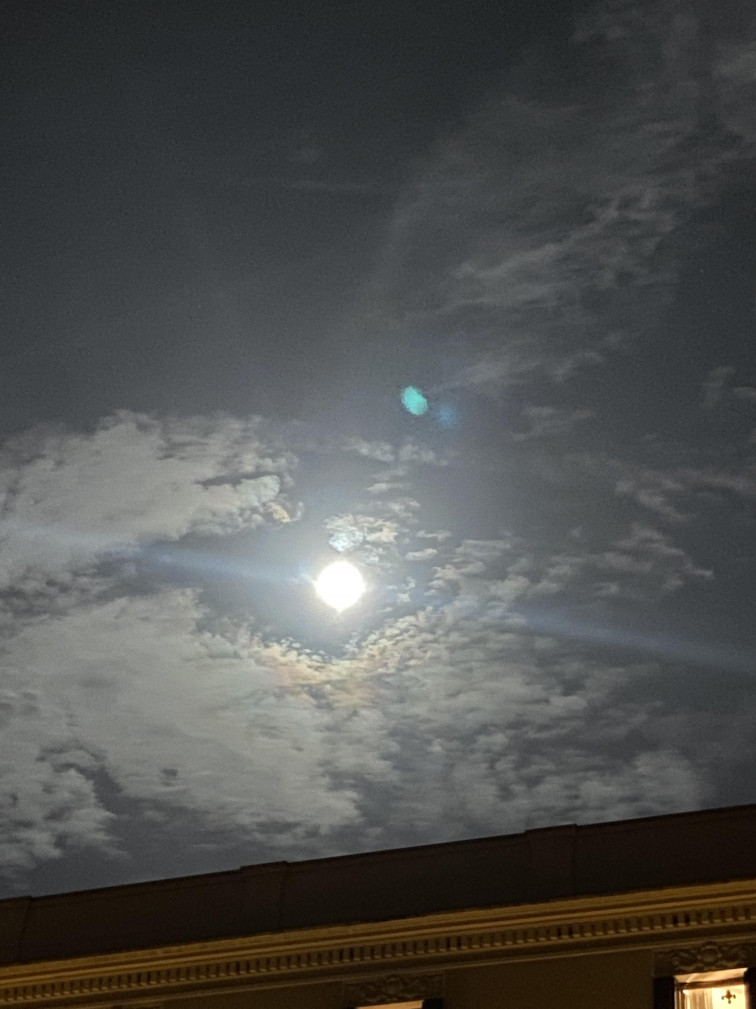 De la expectación a la decepción: la 'noche del eclipse' acaba con una oleada de memes en las redes sociales