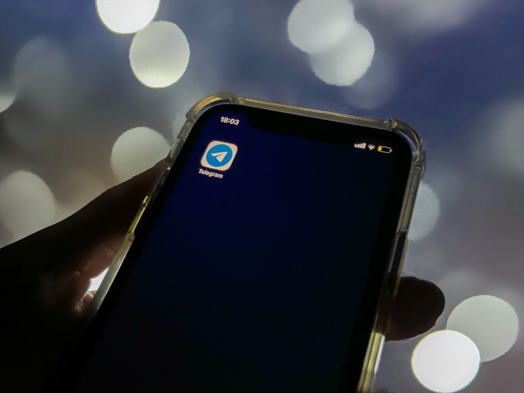Destapan un grupo de Telegram de ultras que llaman a “comprar pistolas” y “hacer la guerra” contra migrantes
