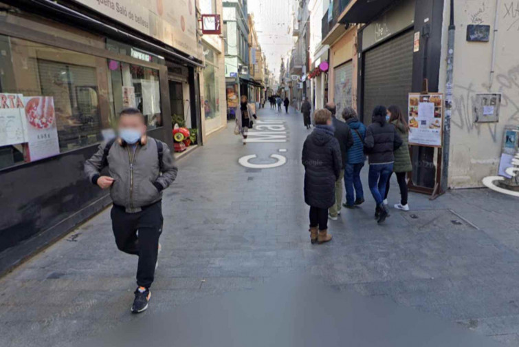 Violento asalto a un anciano de 90 años en el centro de Badalona: se encuentra grave tras el robo