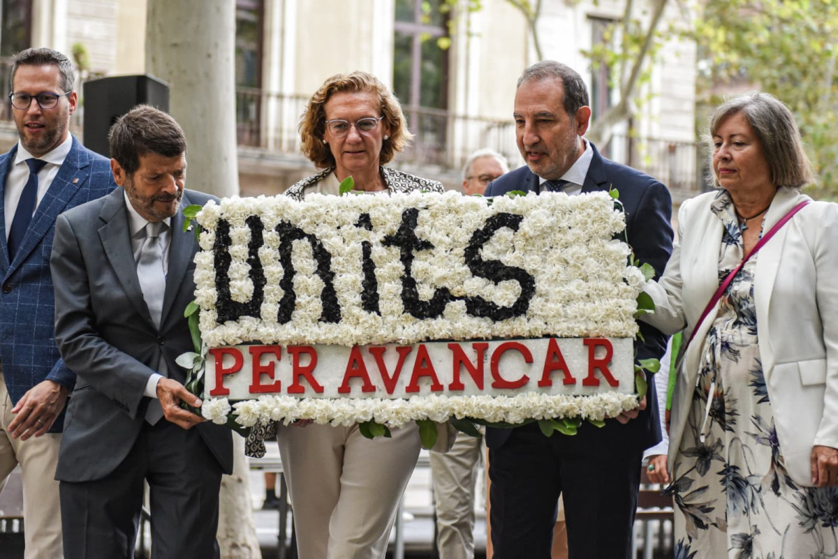 El secretario general de Units per Avançar, Ramon Espadaler, en la ofrenda floral delante del monumento de Rafael Casanova