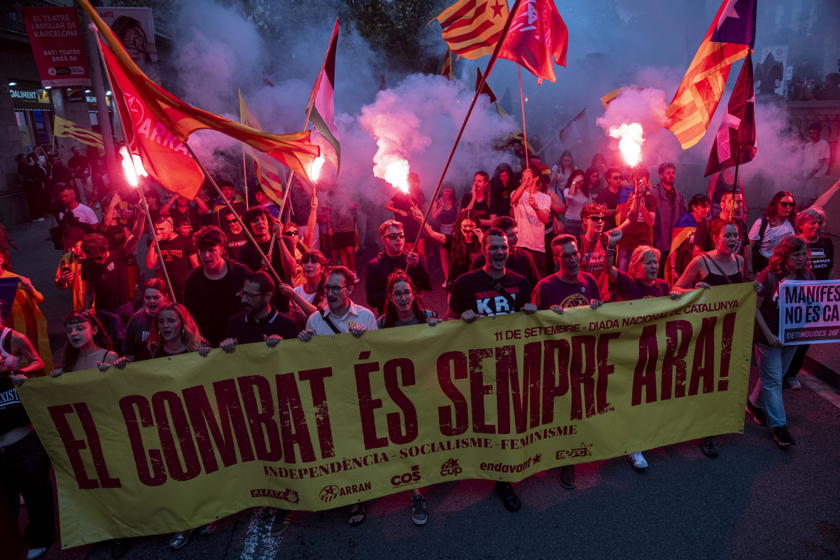 EuropaPress 6947386 decenas personas manifestacion convocada cup 11 septiembre 2025 barcelona