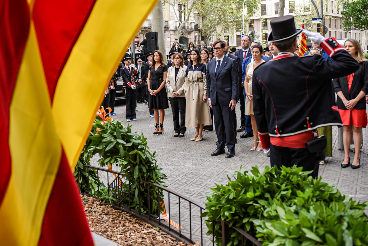 EuropaPress 6946106 presidente generalitat cataluna salvador illa llega ofrenda floral (1)