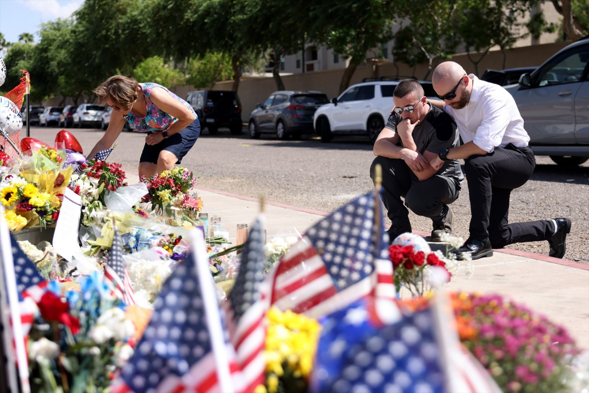 EuropaPress 6947766 11 september 2025 us phoenix memorial for charlie kirk is displayed outside (1)