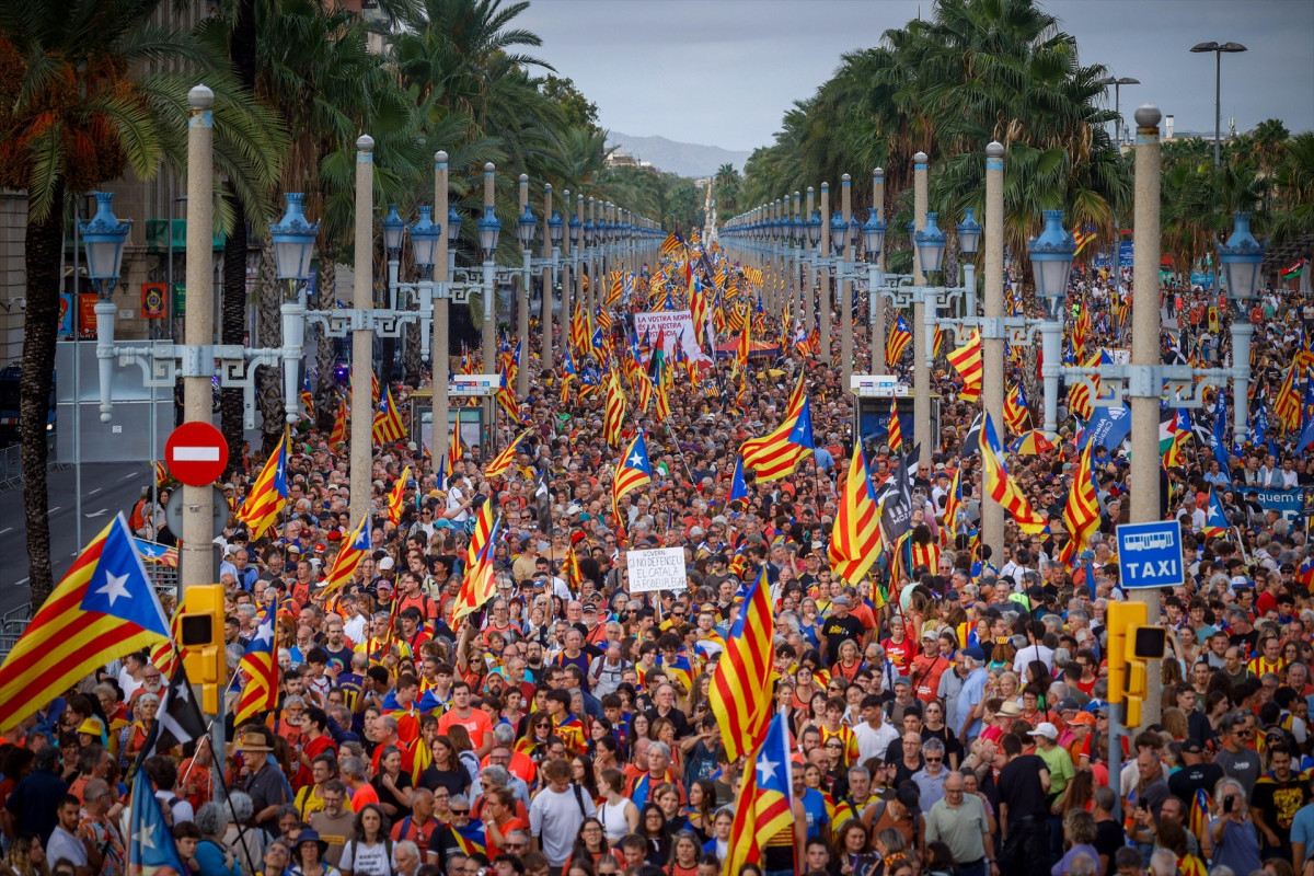 EuropaPress 6947245 cientos personas manifestacion convocada anc 11 septiembre 2025 barcelona