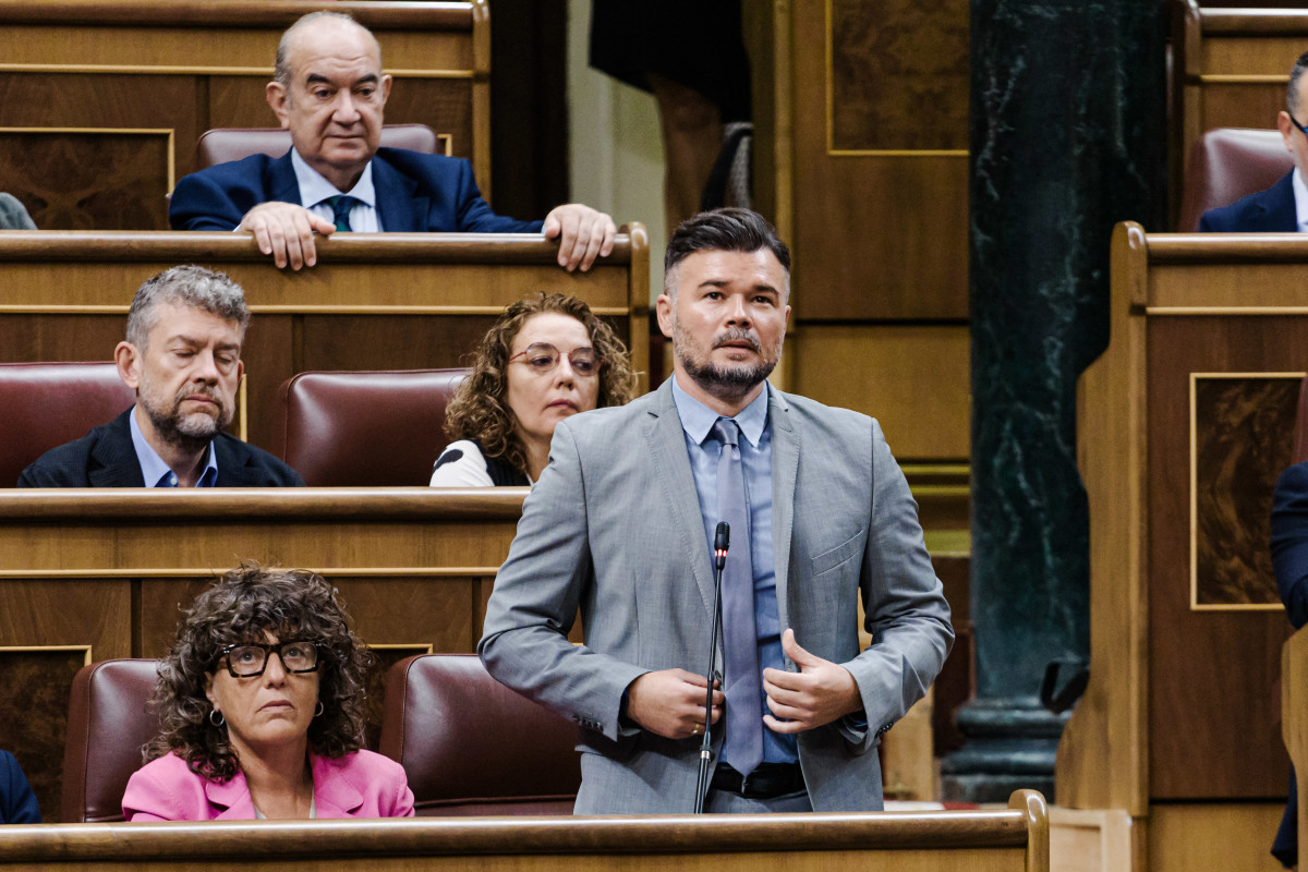 El portavoz de ERC en el Congreso, Gabriel Rufián, interviene durante un pleno en el Congreso de los Diputados, a 10 de septiembre de 2025, en Madrid (España). El Pleno del Congreso debate y vota  l