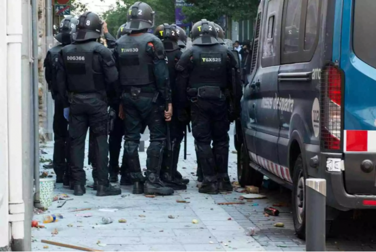 Batalla campal en Mariola: 30 personas, armadas con navajas, vuelven a sembrar el pánico en el barrio