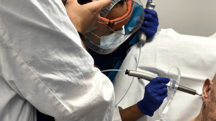 Innovación médica : El Hospital del Mar  usa una técnica de radiación para reemplazar la cirugía en cáncer de piel