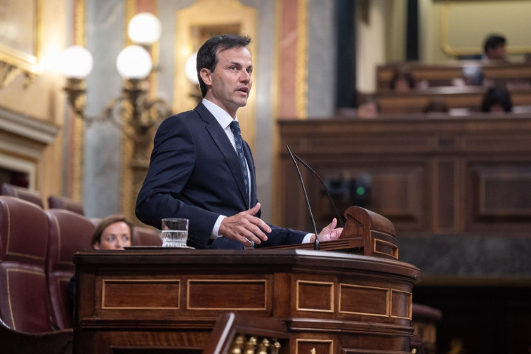 Polémica en el Congreso: un diputado del PP aprueba por error una propuesta de Sumar