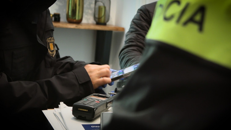 Detenida una mujer  por estafar a un anciano 5.400 € con el timo del 
