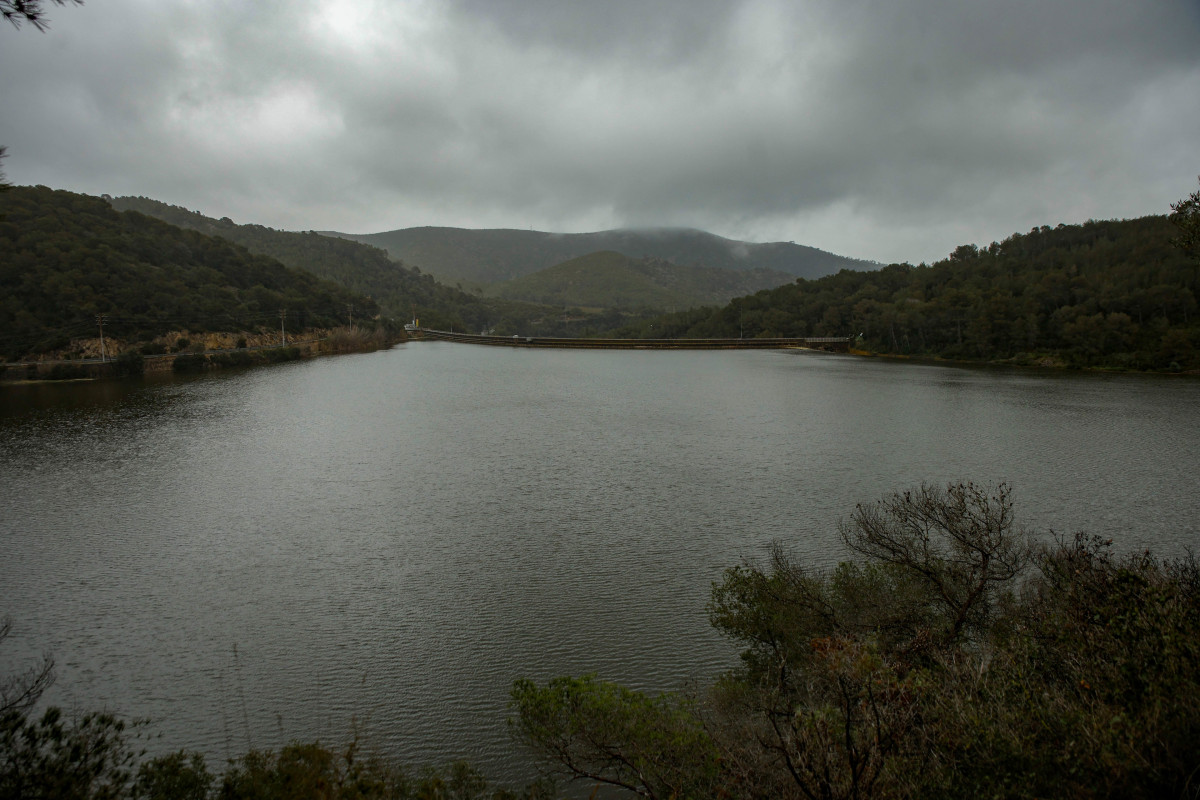 Archivo - Vista del embalse de Foix, en una imagen de archivo