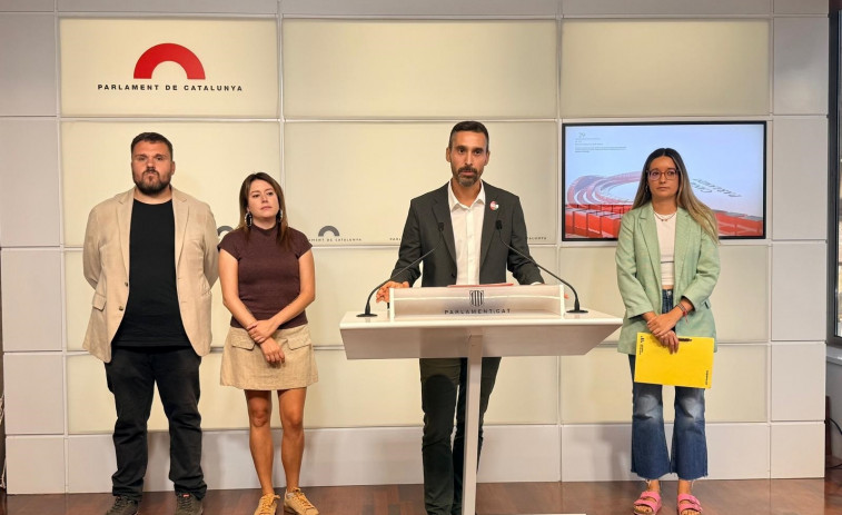 PSC, ERC, Comuns y CUP impulsan una declaración en el Parlament contra el 