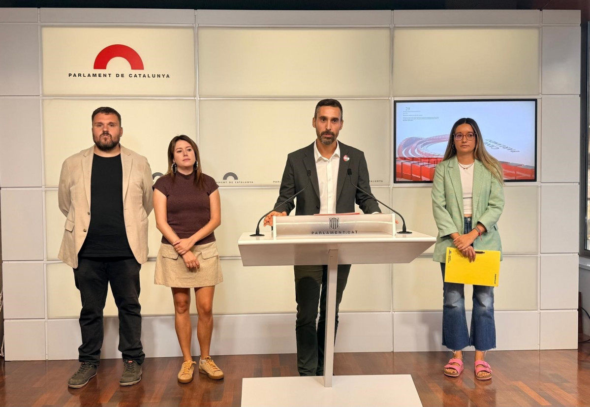 EuropaPress 6975670 diputado socialista alberto bondesio diputada erc ana balsera diputado