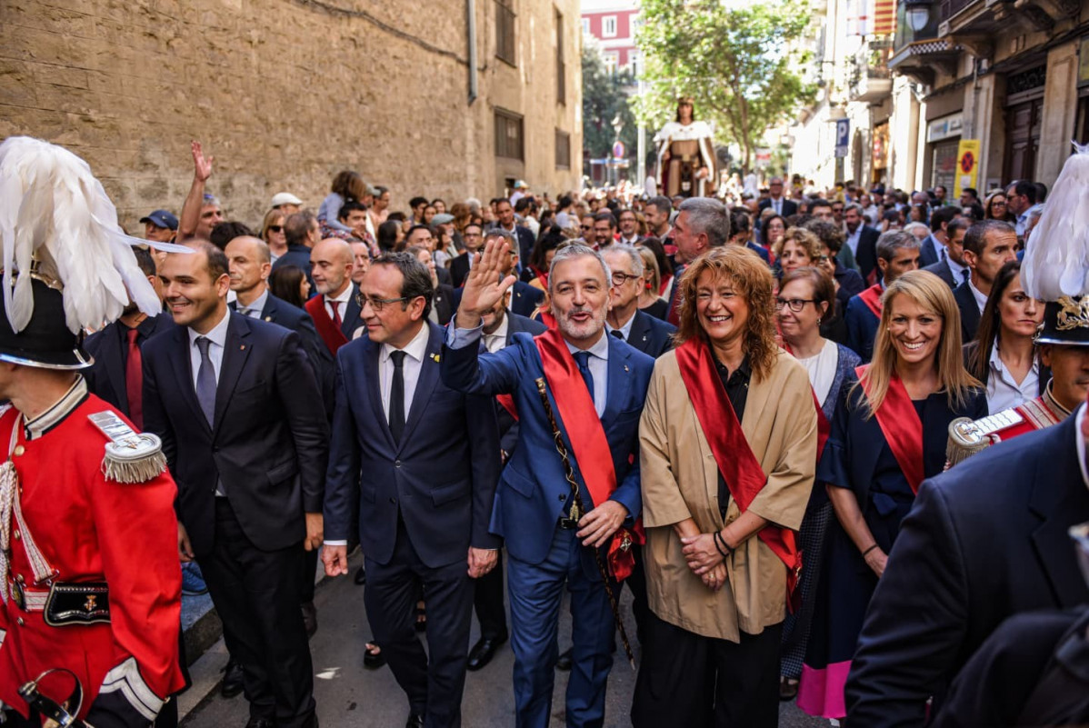 La comitiva de la Mercè con el alcalde de Barcelona, Jaume Collboni; el presidente del Parlament, Josep Rull; el conseller de Presidencia, Albert Dalmau y la primera teniente de alcalde de Barcelona,