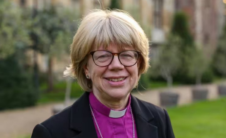 Sarah Mullally hace historia : de enfermera a primera mujer en la cima de la Iglesia anglicana